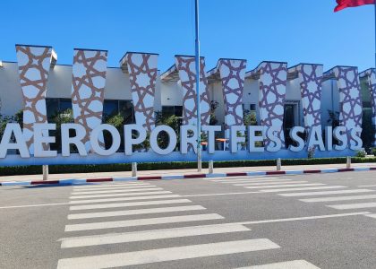 Arrivez à Fes avec sérénité et explorez chaque recoin avec notre service de location de voiture à l'aéroport de Fès. Votre aventure commence ici.